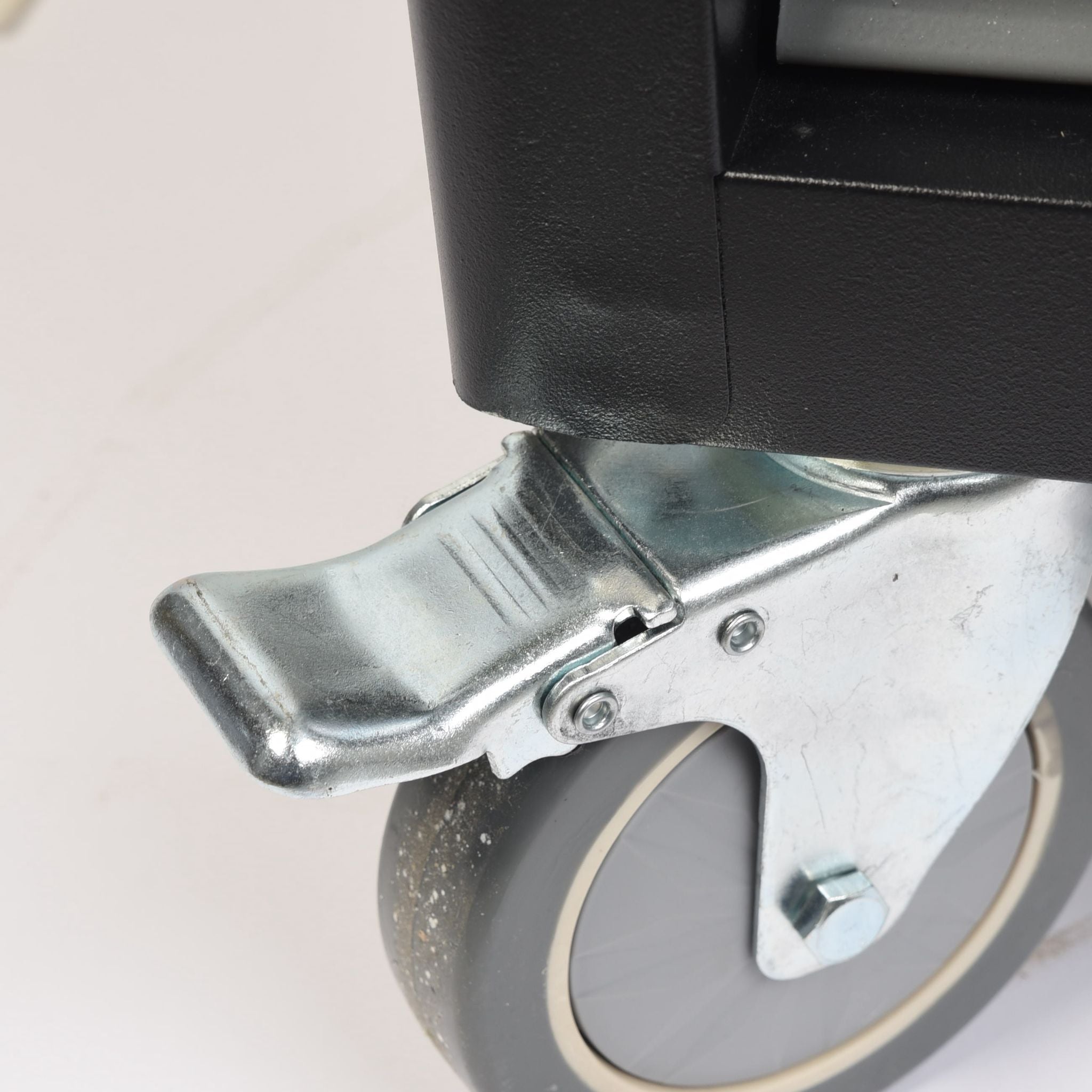 Carrello porta attrezzi completo di utensili 6 cassetti con organizer completo di 1000 utensili